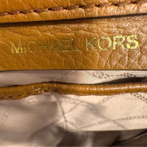 Michael Kors Aria Leather Top Zip Large Tote Handbag Tan/Brown - Picture 15 of 16